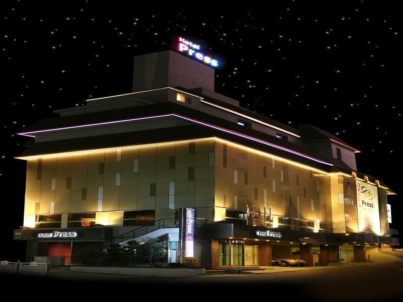 Press Hotel Puszan Kültér fotó